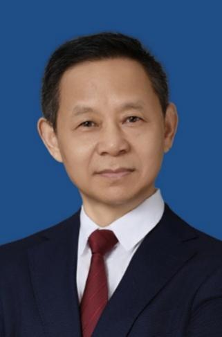 穿着西装笔挺的男子描述已自动生成