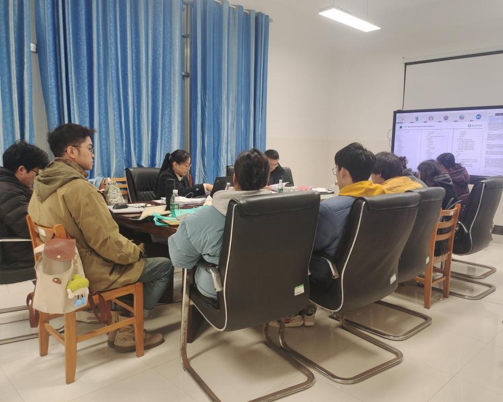 人文与管理学院召开2023级图书情报专业硕士毕业论文修改会